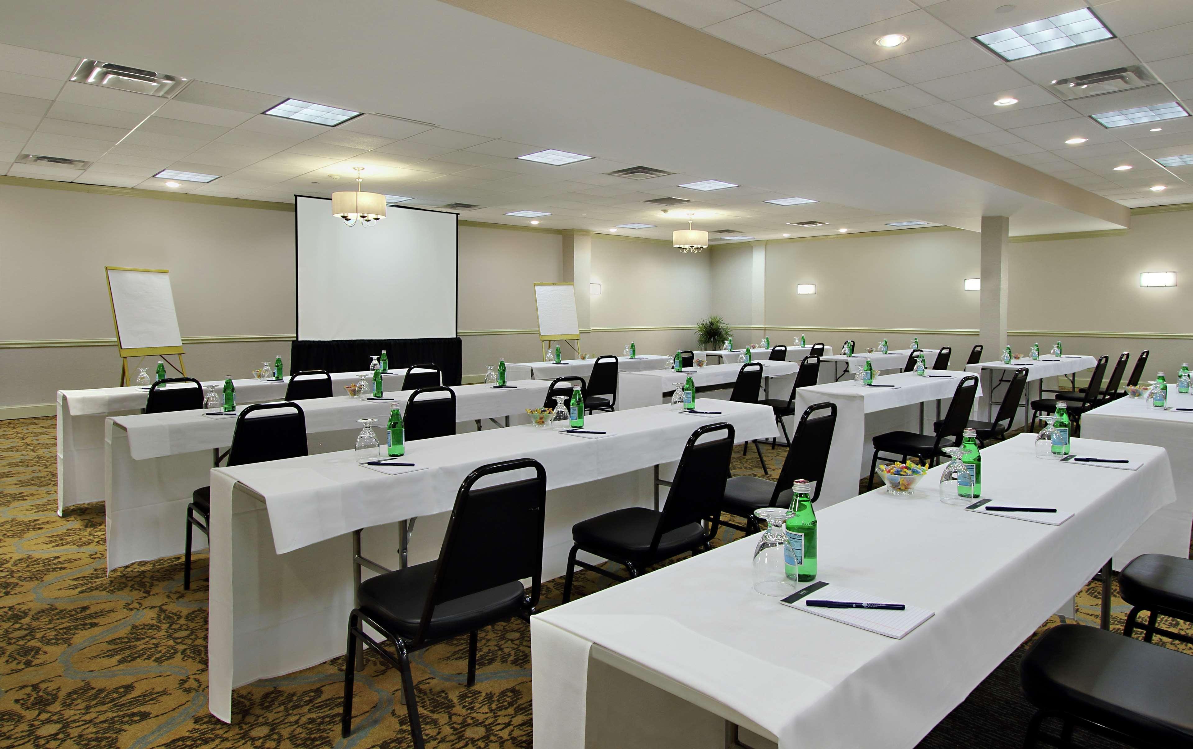 מלון Doubletree By Hilton מאוואה מראה חיצוני תמונה