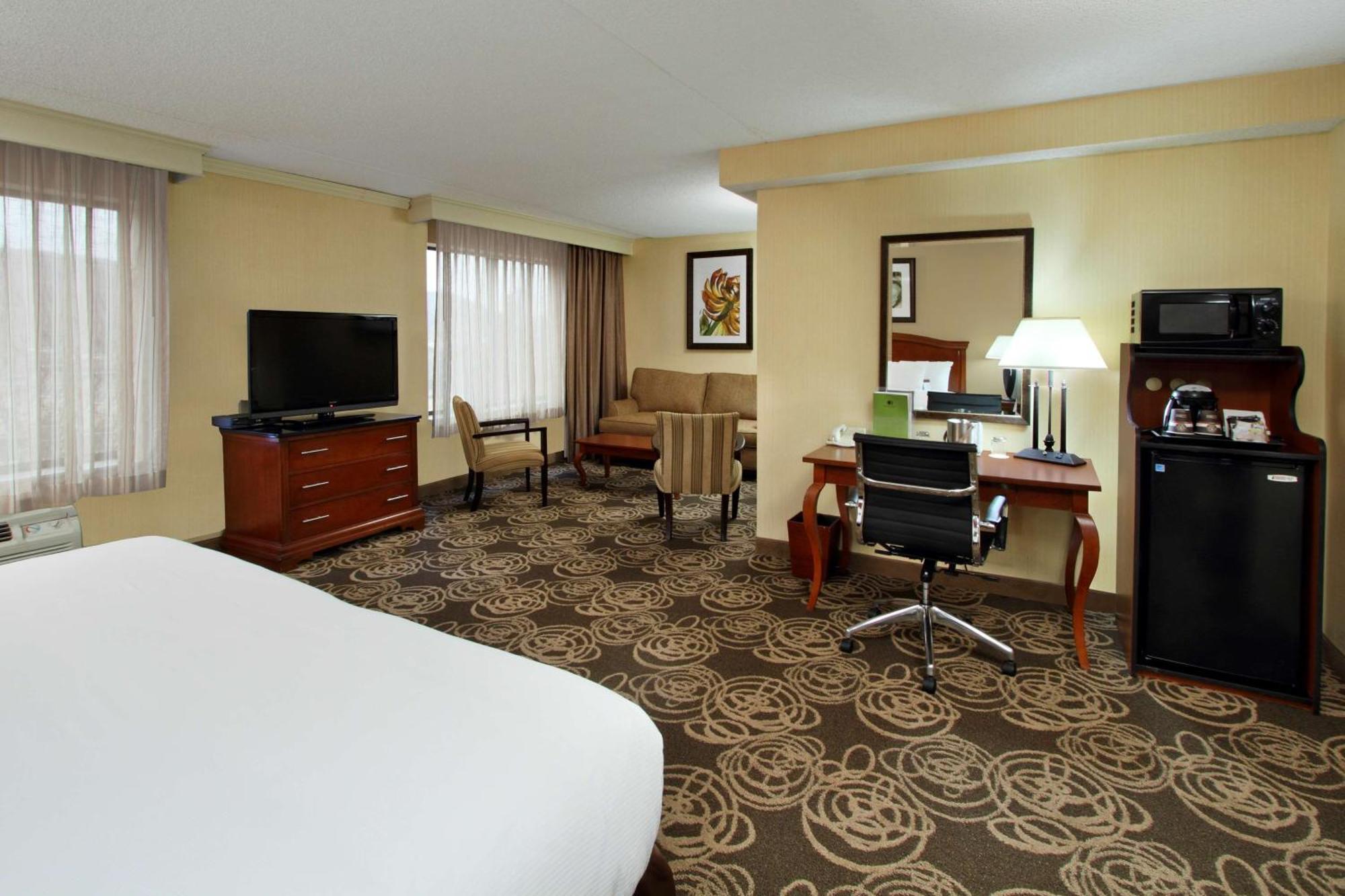 מלון Doubletree By Hilton מאוואה מראה חיצוני תמונה