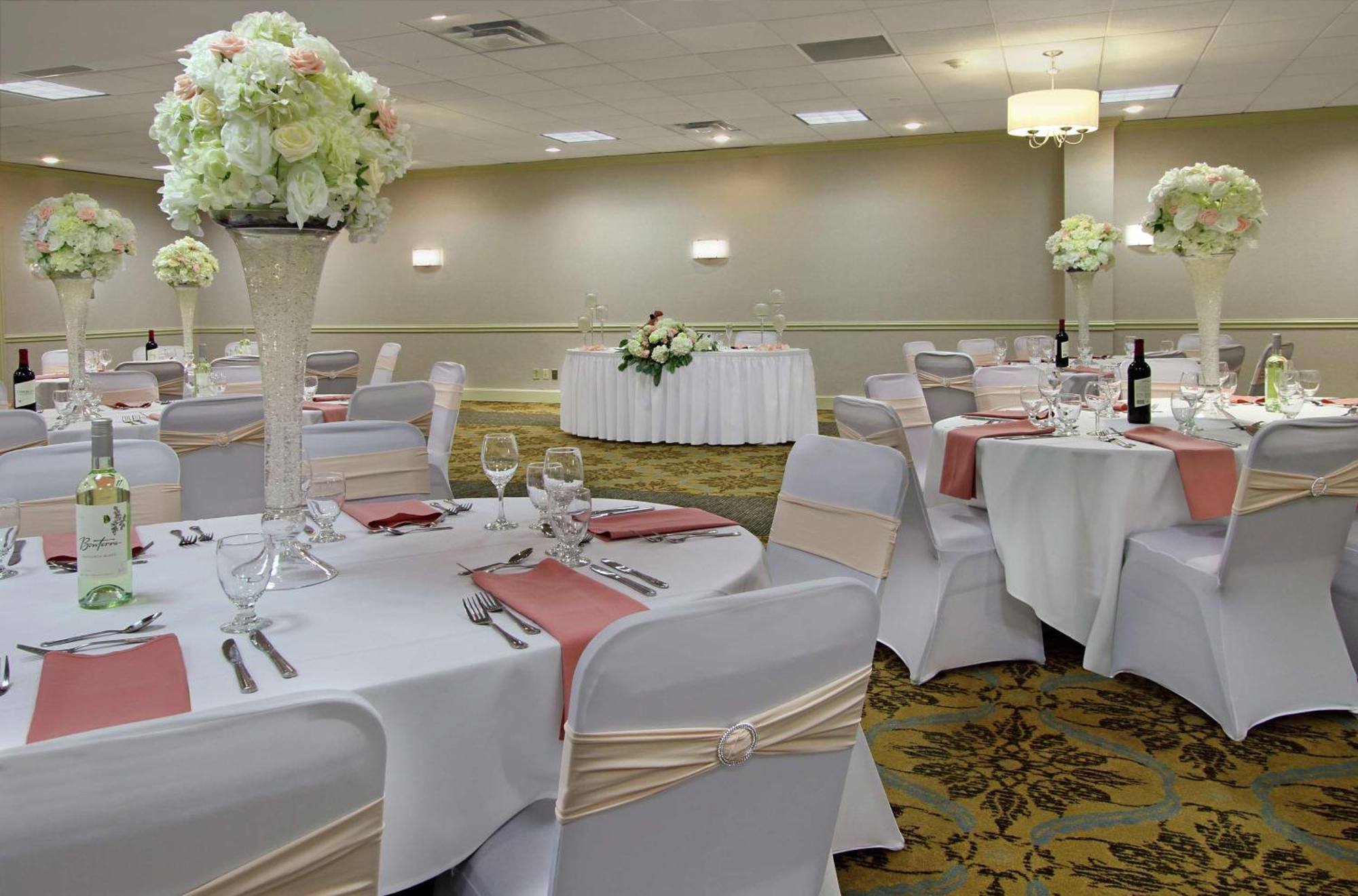 מלון Doubletree By Hilton מאוואה מראה חיצוני תמונה