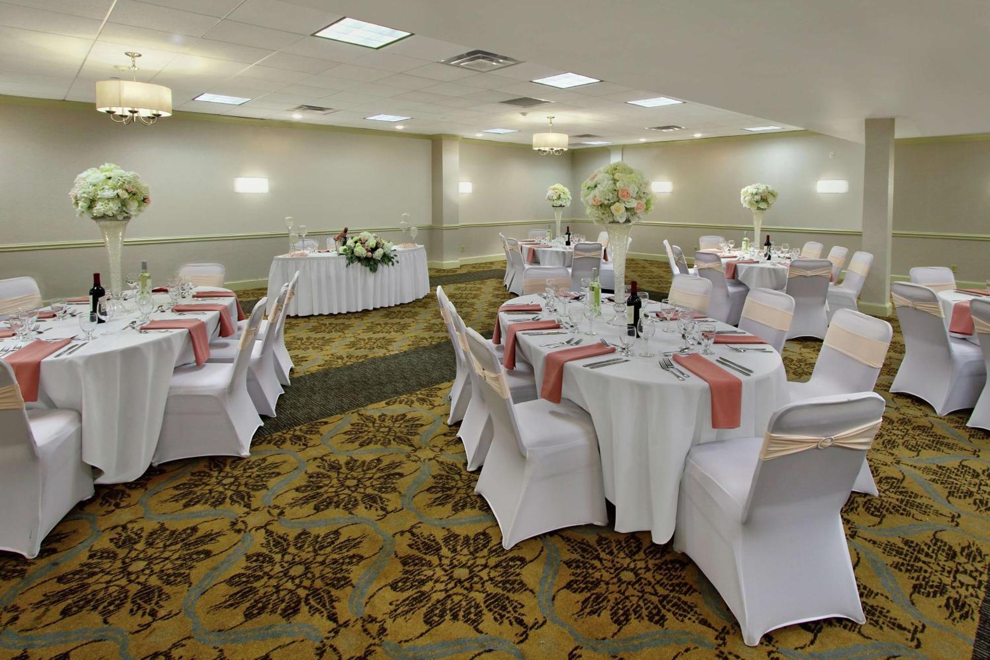 מלון Doubletree By Hilton מאוואה מראה חיצוני תמונה