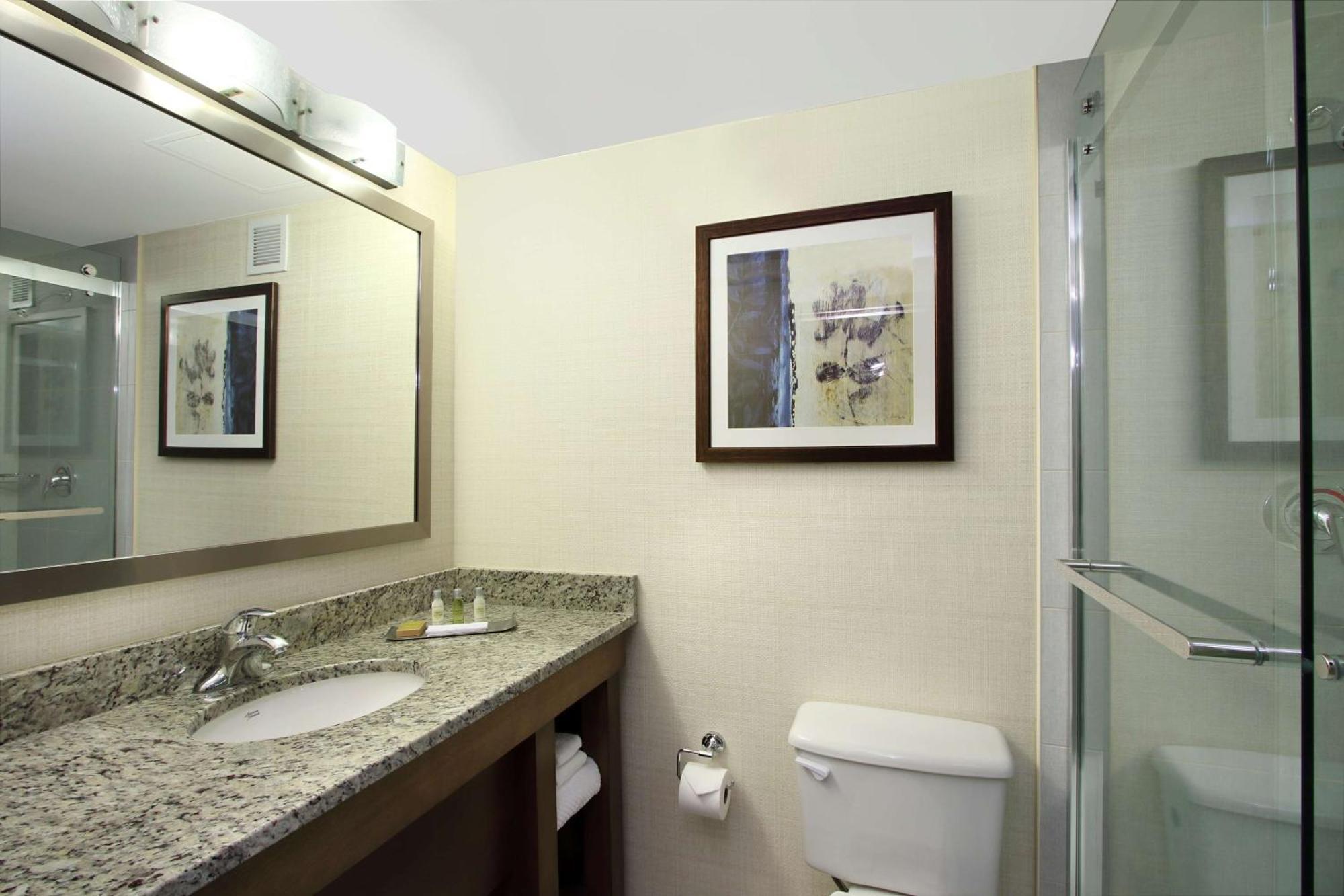 מלון Doubletree By Hilton מאוואה מראה חיצוני תמונה