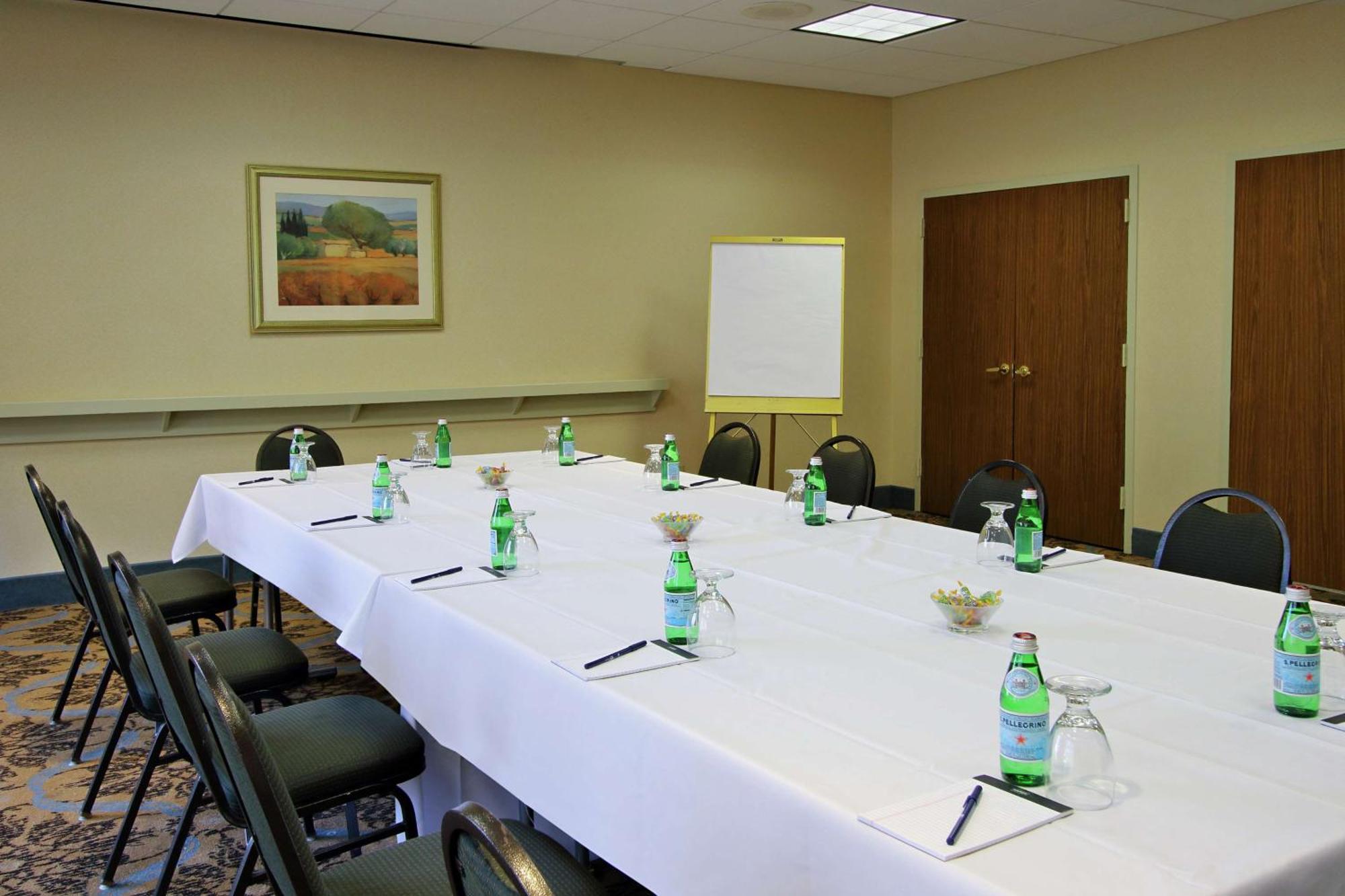 מלון Doubletree By Hilton מאוואה מראה חיצוני תמונה