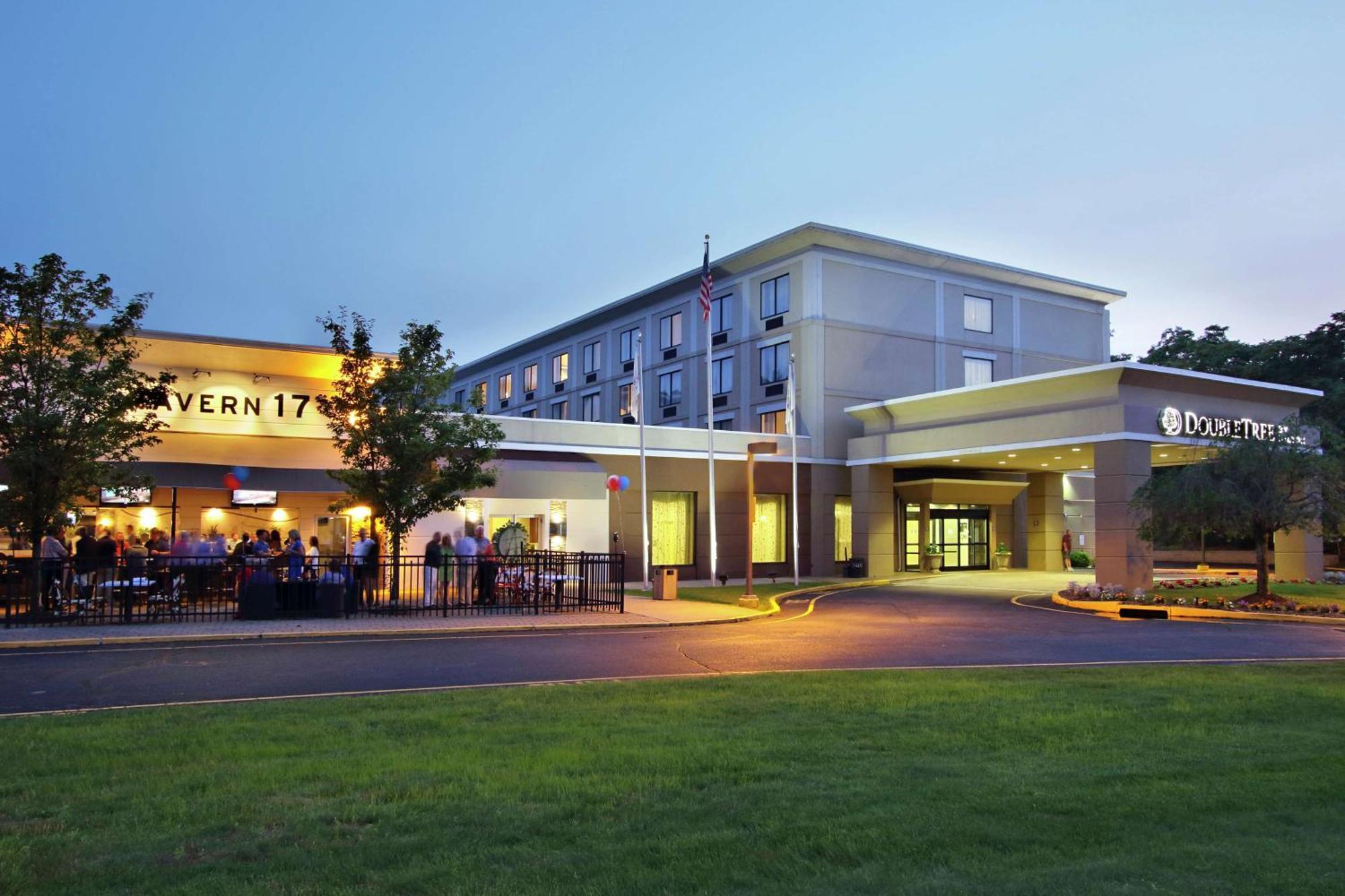 מלון Doubletree By Hilton מאוואה מראה חיצוני תמונה